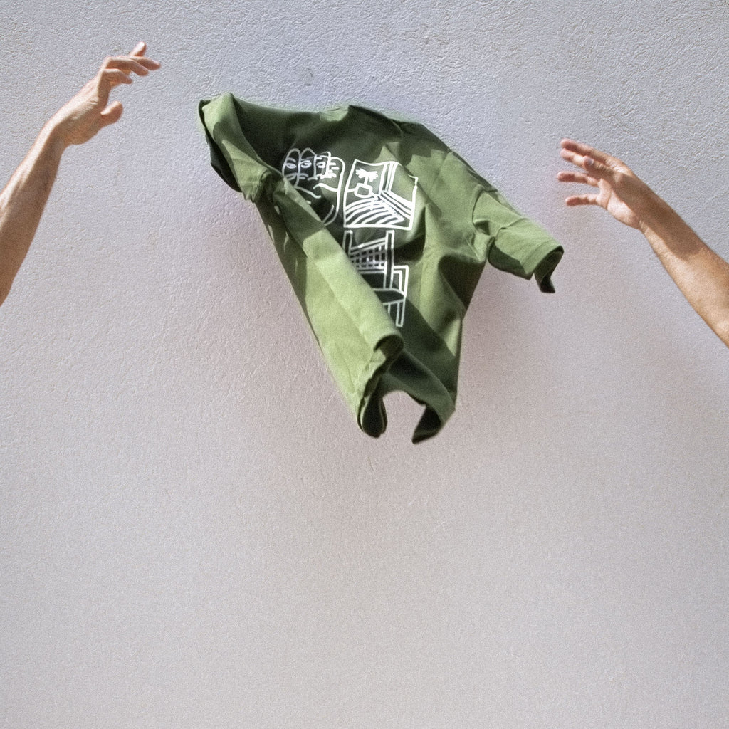 box logo tee